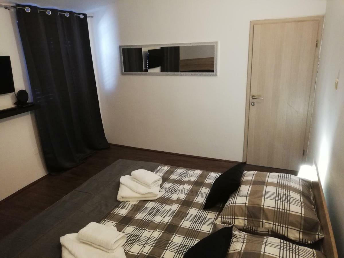 Apartmani Zdenka Savar-Maslina Exteriör bild