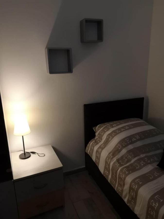 Apartmani Zdenka Savar-Maslina Exteriör bild